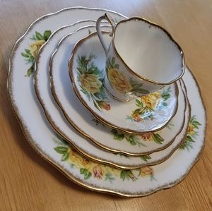 Royal Albert Yellow Tea Rose 5 Piece Set